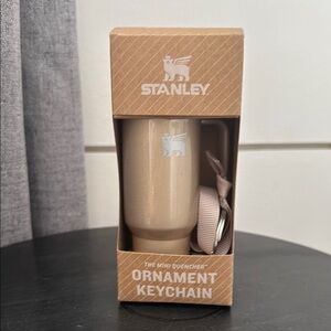 Stanley THE QUENCHER H2.0 TUMBLER KEYCHAIN